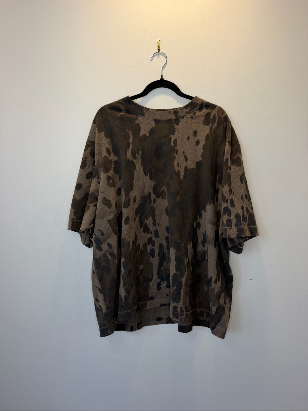 Men's Short-Sleeve Crewneck Shirt in Brown Cow Print